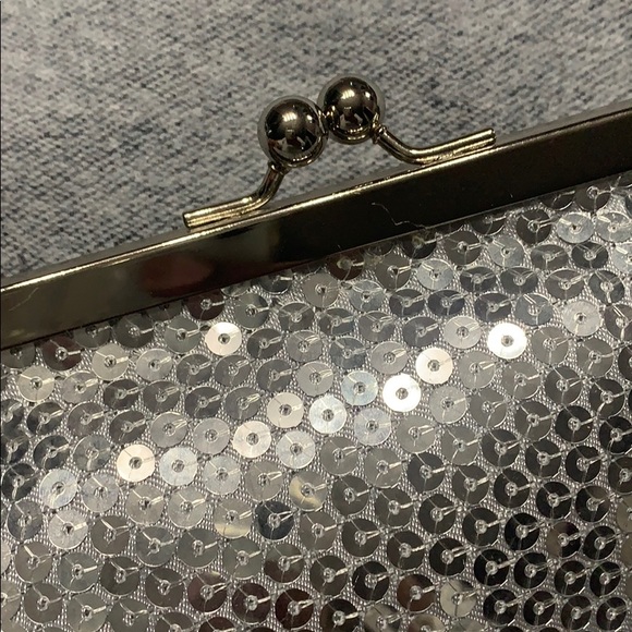 Clutch - Picture 2 of 7